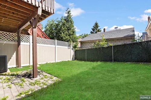 435 Nelson Ave, Cliffside Park NJ 07010-1818 exterior