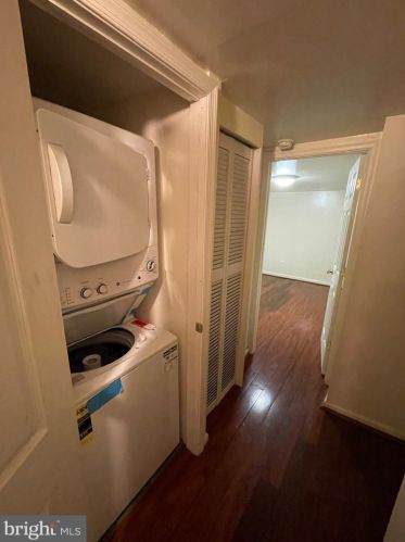 1025 Bainbridge St, Philadelphia PA  19147-1942 exterior