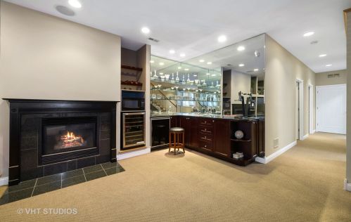 2647 Marshfield Ave, Chicago IL 60614-1001 exterior