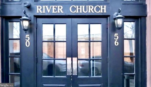 50 Front St, Philadelphia PA 19106-3019 exterior