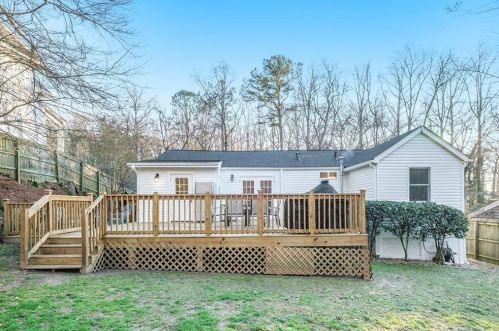 1056 Country Ln, Atlanta GA 30324-4519 exterior