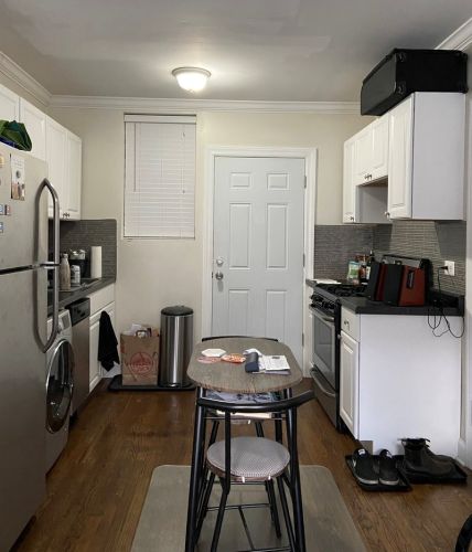 1056 Lill Ave, Chicago, IL 60614-2206