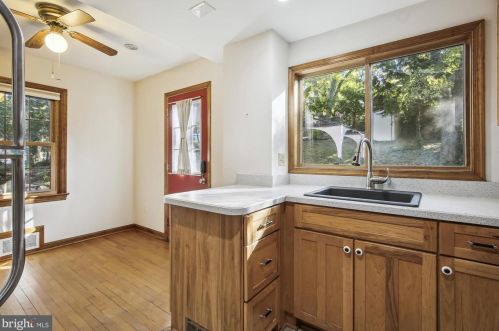 5823 Monticello Rd, Alexandria VA 22303-1302 exterior