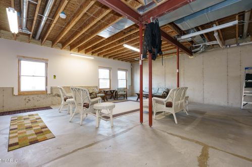 8242 E Ave, Kalamazoo MI 49048-9622 exterior