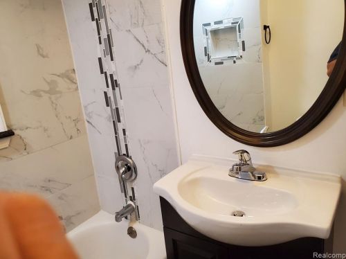 18033 Hanna St, Melvindale MI  48122-1422 exterior