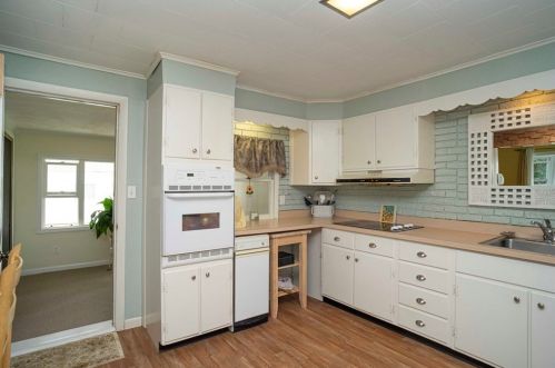 421 Britannia St, Taunton MA 02780-1853 exterior