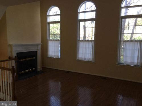 2420 Garnett Dr, Alexandria VA  22311-4906 exterior