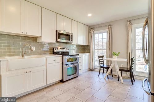 7041 Chesley Search Way, Alexandria VA 22315-4754 exterior