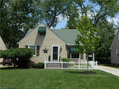 1095 Fernwood Dr, Cleveland, OH 44145-2725