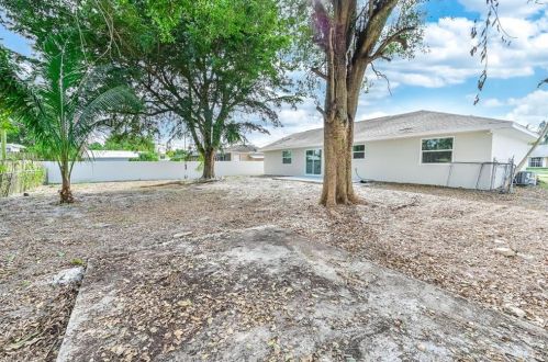 5301 21 Pl, Naples FL 34116-6863 exterior