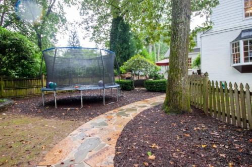 3103 Dl Dr, Atlanta GA 30305-2722 exterior