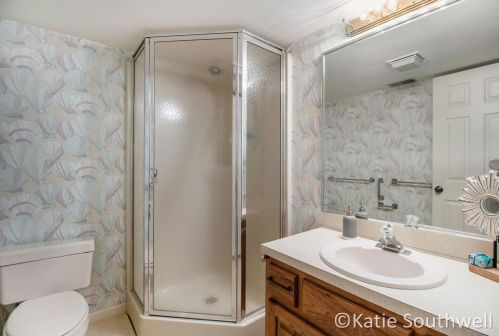 3646 Charlevoix Dr, Grand Rapids MI 49546-7061 exterior