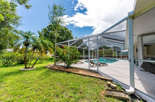 2251 Mcmaster St, Fort Pierce FL  34952-6845 exterior