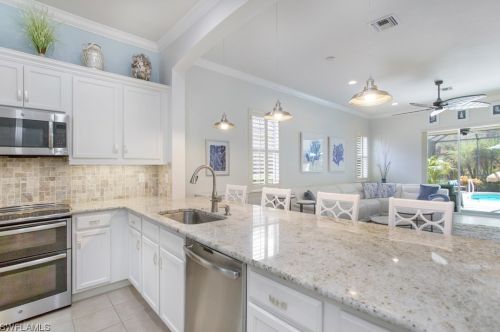 8190 Valiant Dr, Naples FL 34104-6672 exterior