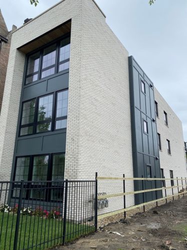 4516 Indiana Ave, Chicago, IL 60653-3908