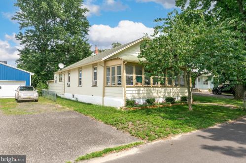 1734 Jefferson St, Riverton, NJ 08077-2615