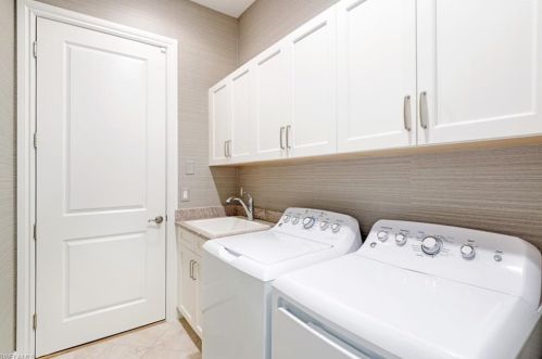 6589 Roma Way, Naples FL  34113-1720 exterior