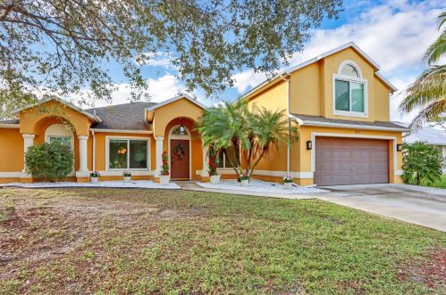 2050 Capeador St, Fort Pierce, FL 34953-1780