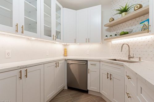 4001 Gulf Shore Blvd, Naples FL 34103-2290 exterior