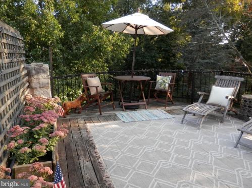 113 Walnut Ave, Ardmore PA 19003-2104 exterior