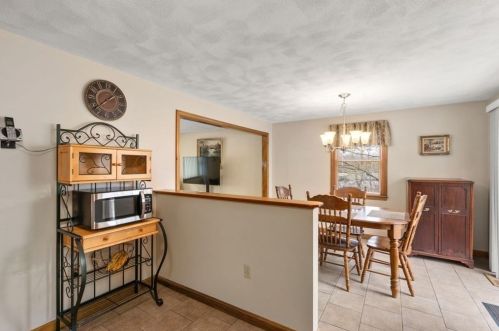 50 Beverly St, North Andover MA 01845-3403 exterior