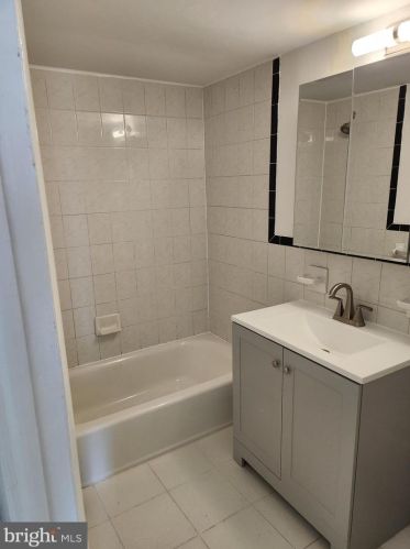 100 3rd St, Philadelphia PA  19106-1882 exterior