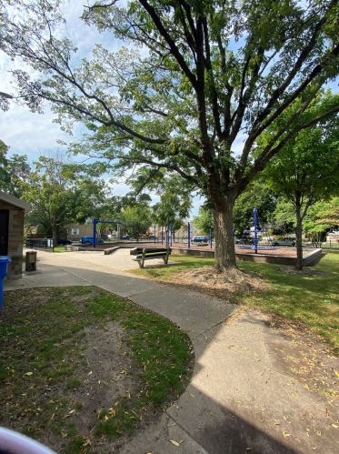 6304 Peterson Ave, Chicago IL 60646-4619 exterior