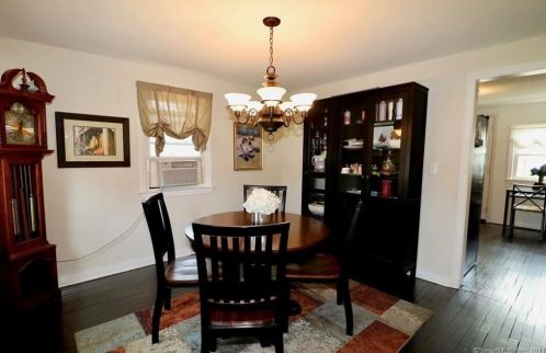 153 Bloomfield Ave, Windsor CT  06095-2819 exterior