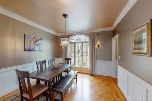 11 Chiltern St, Farmington CT 06032-1533 exterior