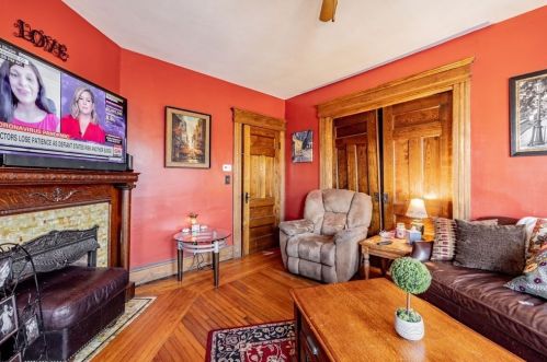 19 Parkwood St, Springfield MA 01108-2609 exterior