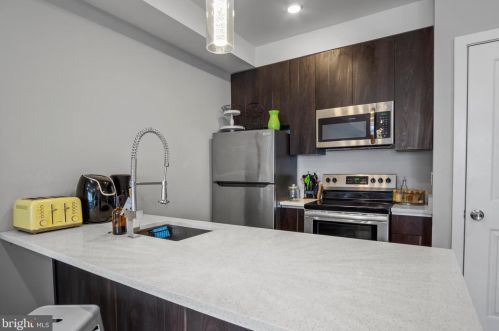 1945 Marshall St, Philadelphia PA 19122-1405 exterior