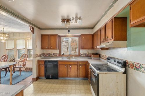 1822 Miles Ave, Kalamazoo, MI 49001-7909