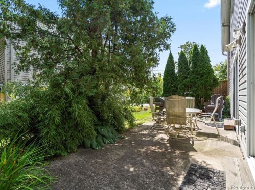 759 Kirts Blvd, Troy MI 48084-4844 exterior