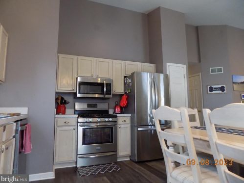 66 Prince St, Littlestown PA 17340-1323 exterior