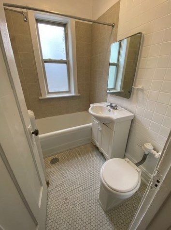 1525 Estes Ave, Chicago IL  60626-2610 exterior