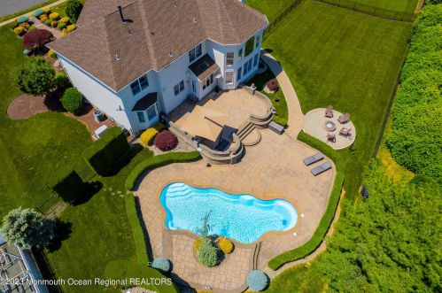 16 Country Vw Dr, East Freehold NJ 07728-9026 exterior