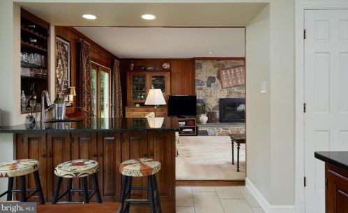 13508 Maidstone Ln, Rockville MD 20854-1030 exterior