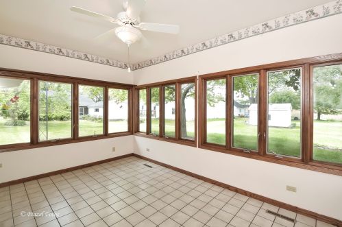 810 Bunker St, Bull Valley IL 60098-3941 exterior