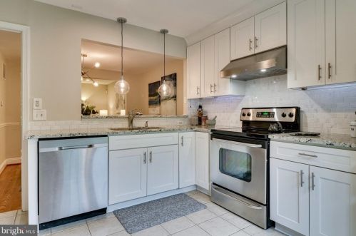 1560 Bruton Ct, Mc Lean VA 22101-4301 exterior