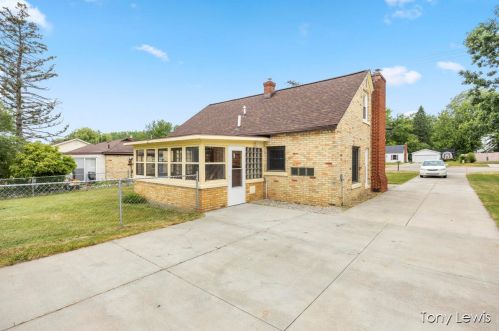 4032 Leonard St, Grand Rapids MI 49503-1130 exterior