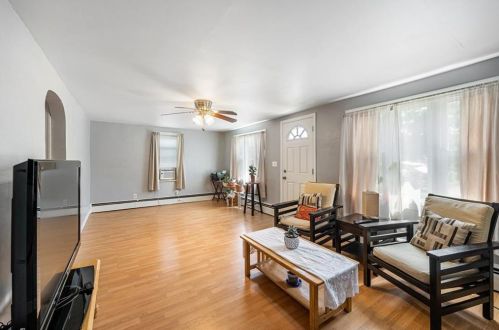 268 Morin St, Woonsocket RI  02895-2333 exterior