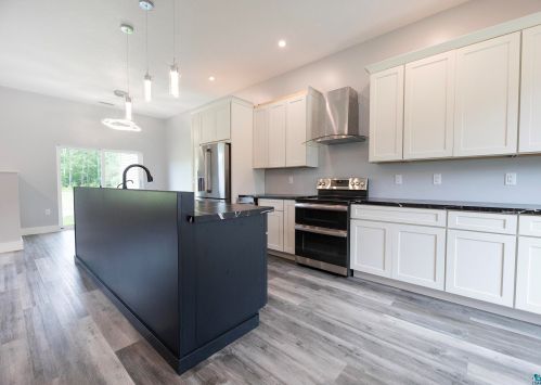 3139 Tischer Rd, Duluth MN 55803-1131 exterior