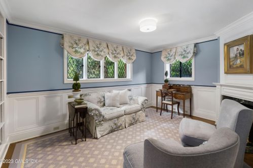 33 Midwood Rd, Greenwich CT 06830-3800 exterior