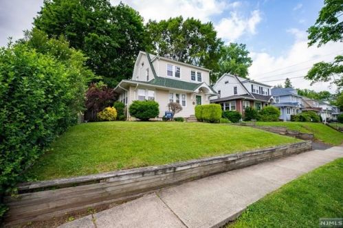 1134 Alicia Ave, Teaneck, NJ 07666-4802