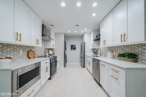 25 Chaumont Sq, Atlanta GA  30327-1088 exterior