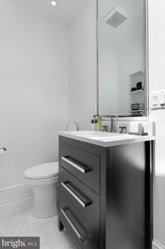 418 5th St, Washington DC  20003-2051 exterior