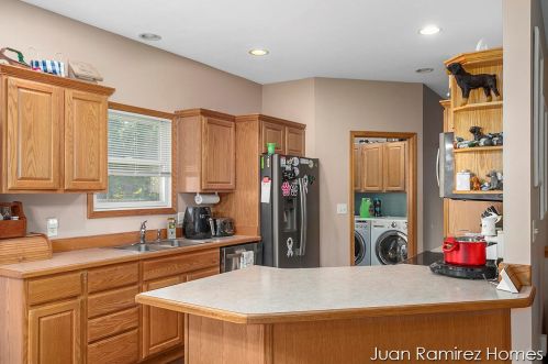 2392 Windy Ridge Dr, Meskegon MI 49442-1474 exterior