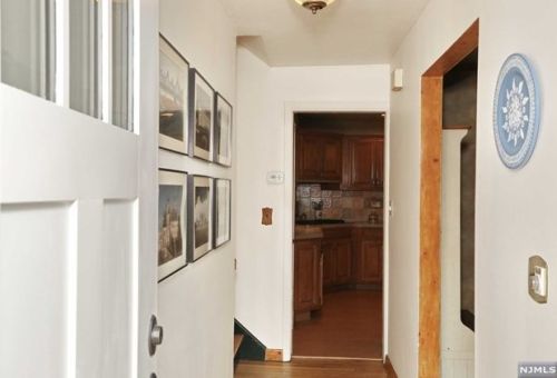 562 Schaefer Ave, Oradell, NJ 07649-2518