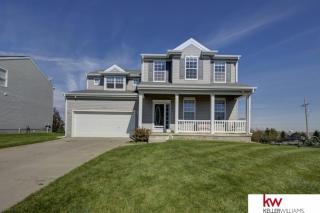 1002 Port Royal Dr, Omaha, NE 68046-8001