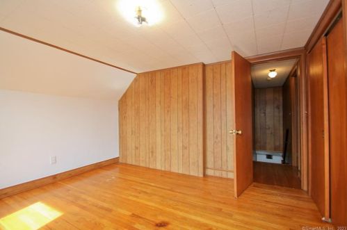 111 Spg St, Windsor Locks CT 06096-2208 exterior